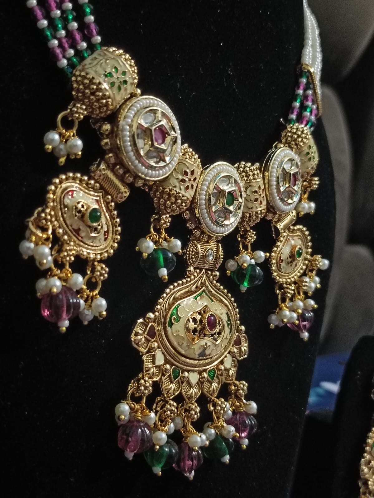 Regal Heritage Necklace Set