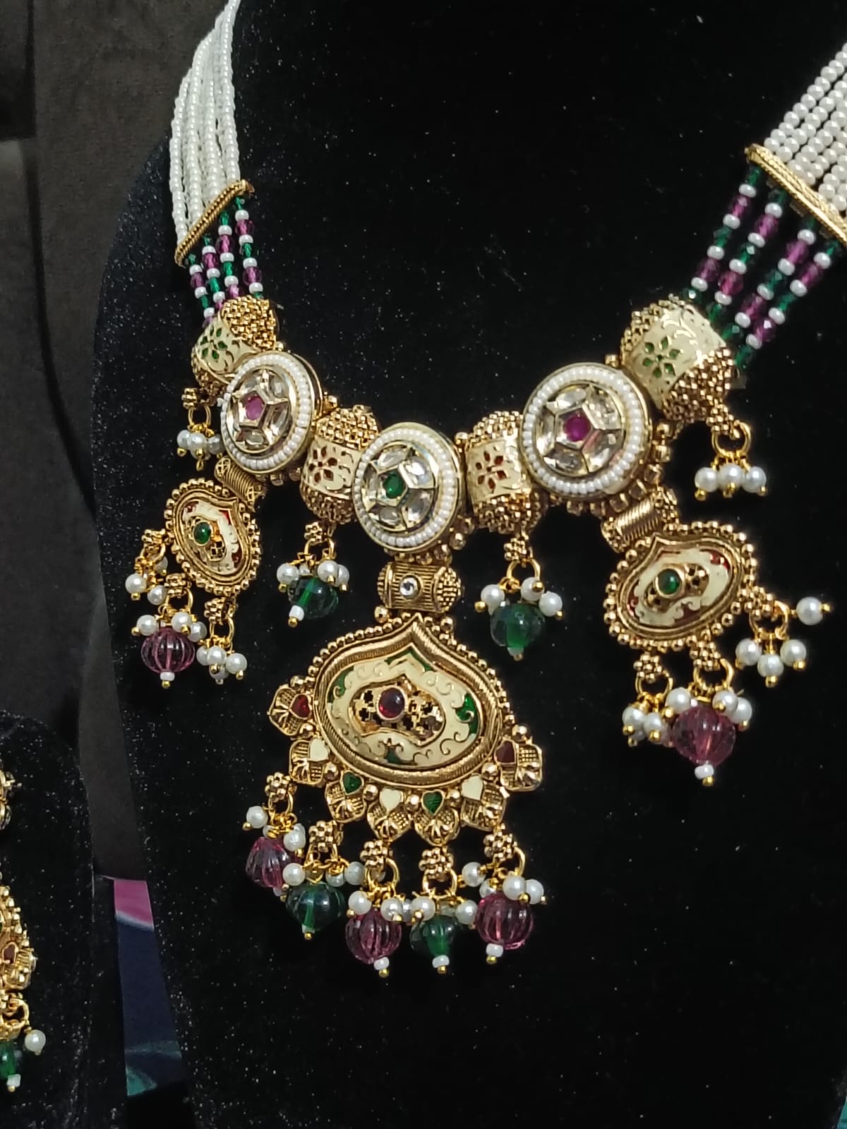 Regal Heritage Necklace Set